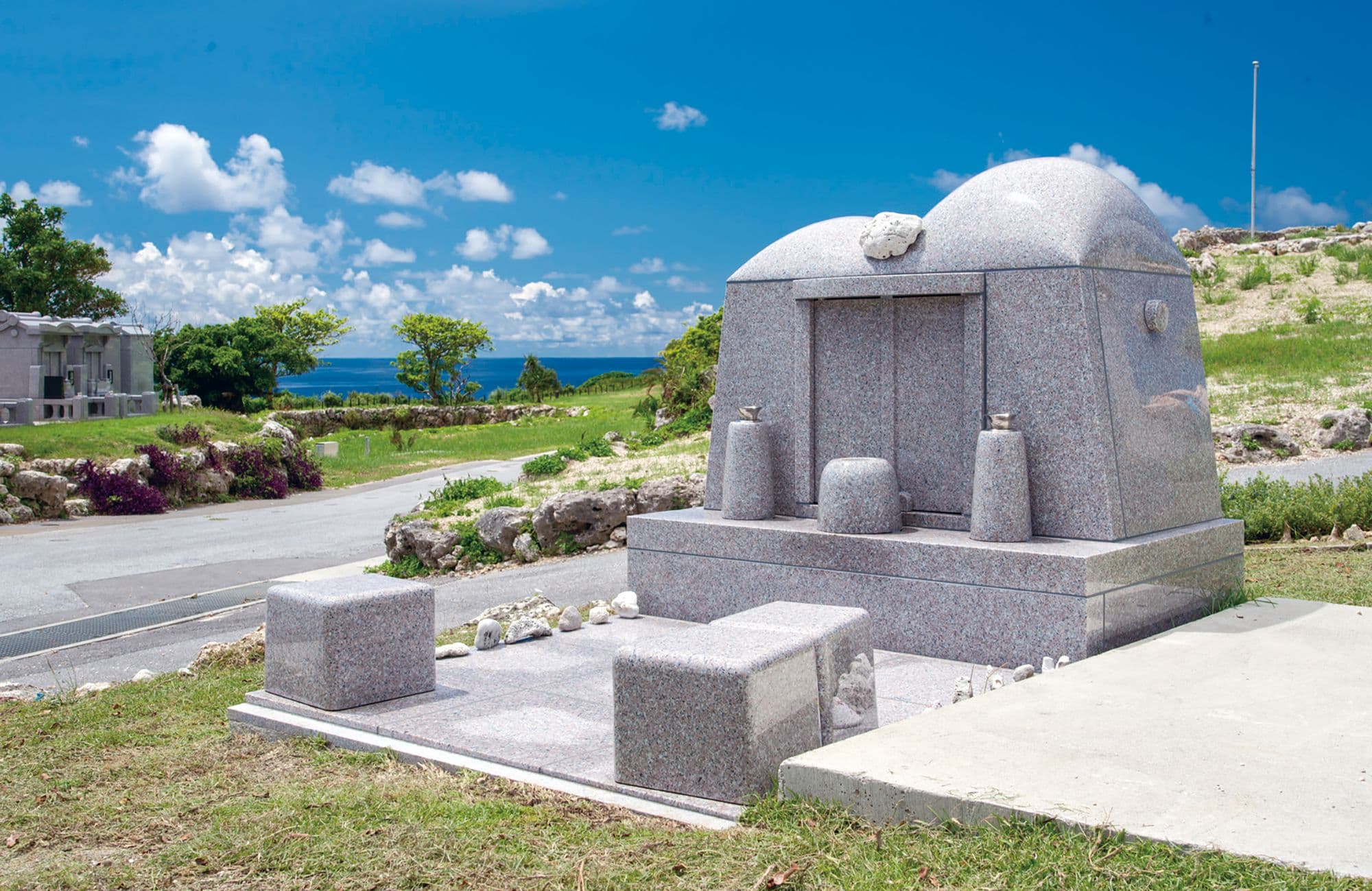 道路からお墓まで段差のないアクセス